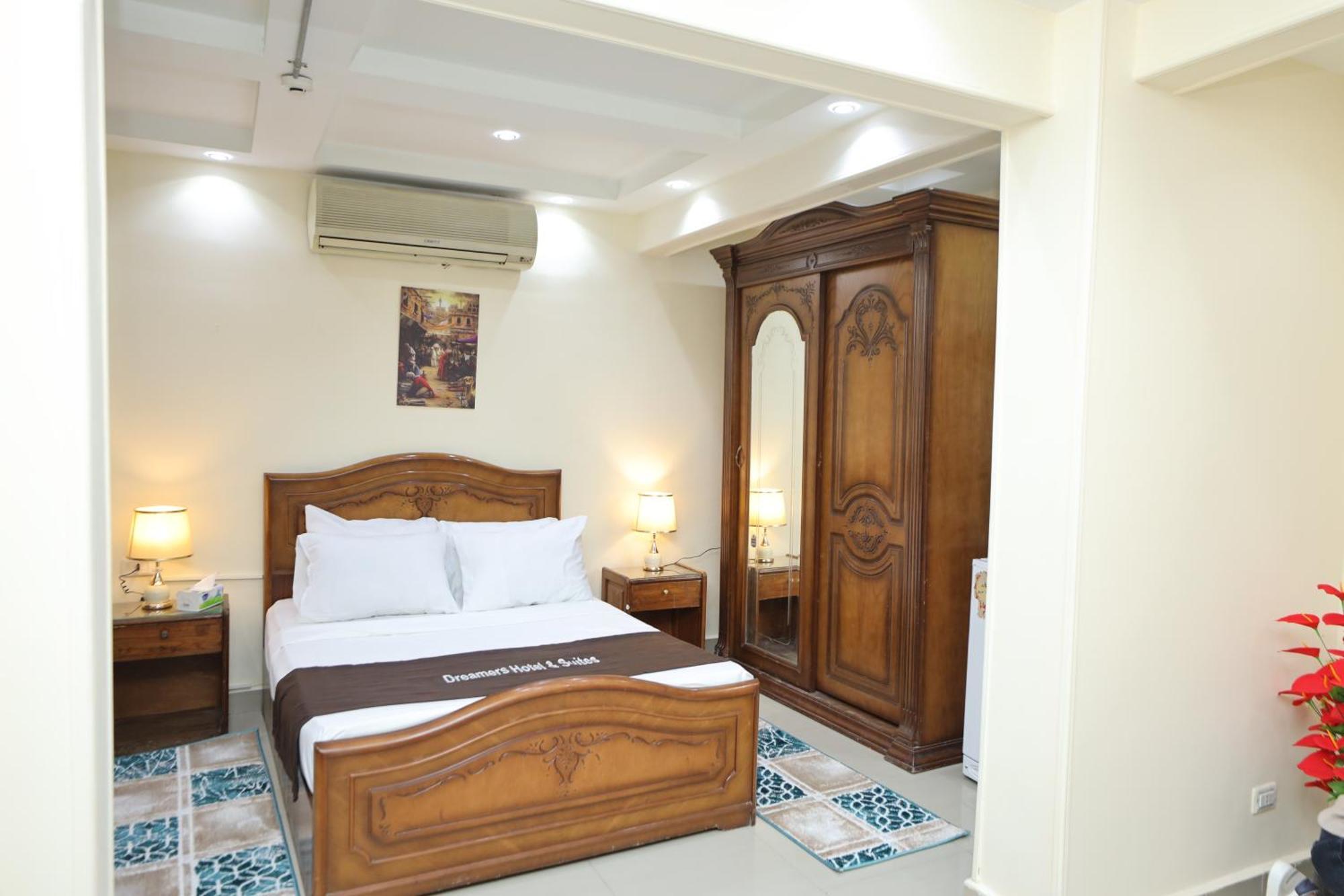 No Name Hotel 3*