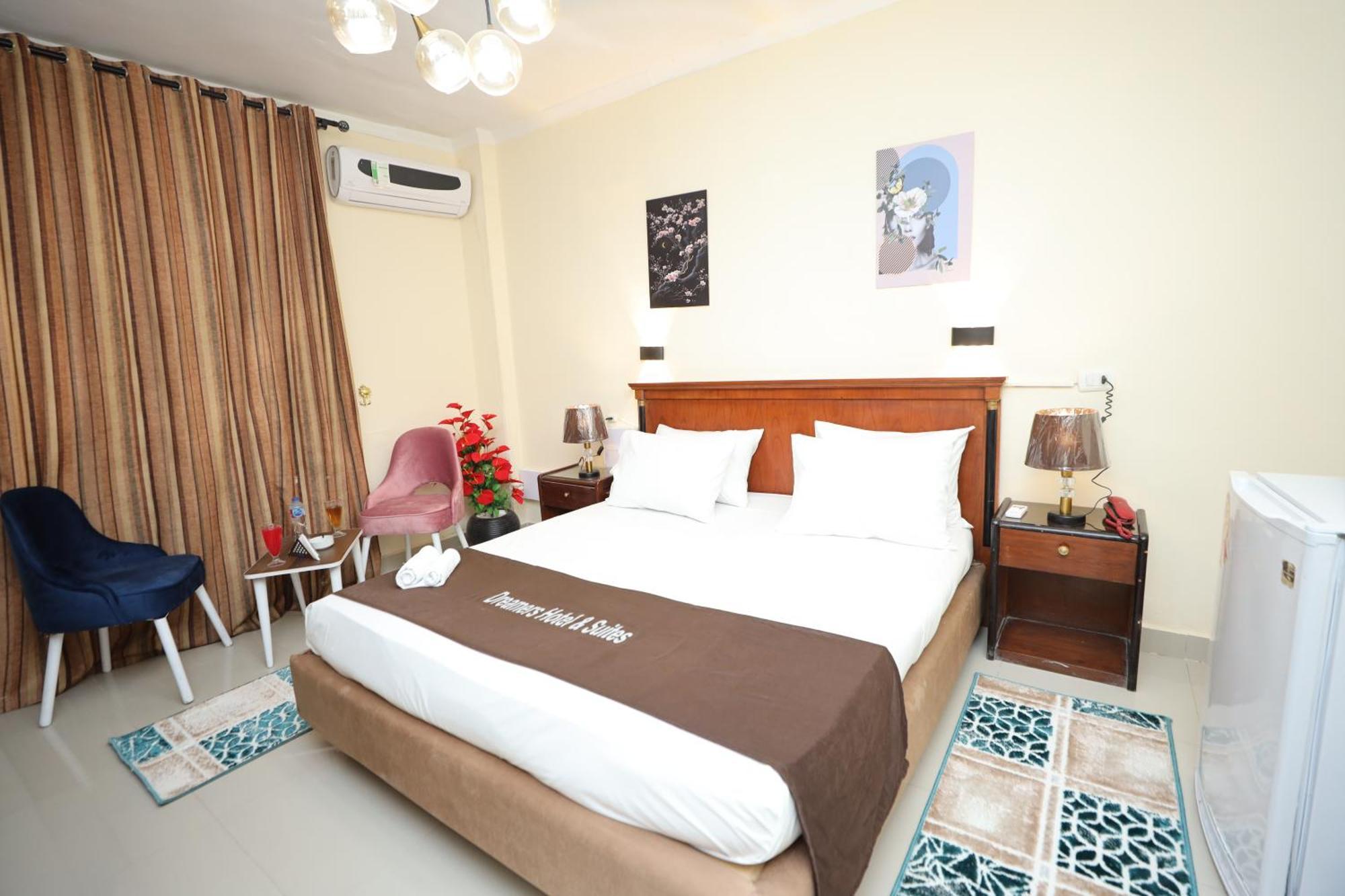 No Name Hotel 3*